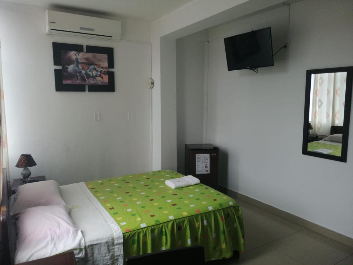 Hospedaje Renzo Tarapoto Exteriör bild