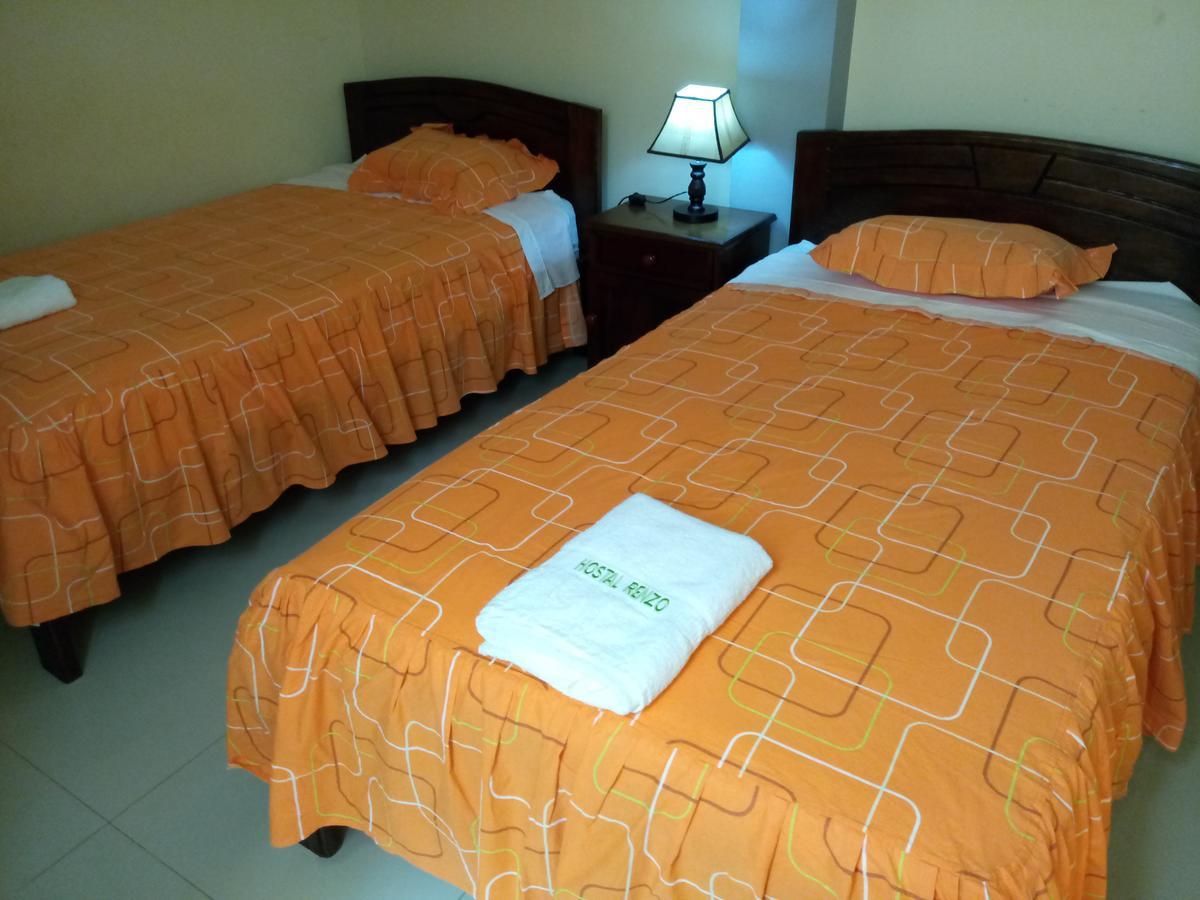 Hospedaje Renzo Tarapoto Exteriör bild
